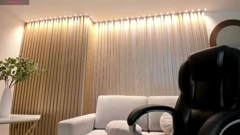 Gabriella Lee online show from April 18, 3:10 am