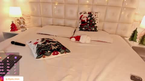 Snapshot of gaby_blaze chatting on December 23, 11:49 pm Gaby Blaze online show from December 23, 11:49 pm