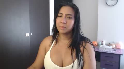 Snapshot of gaby_bluexx chatting on June 4, 3:51 pm Gaby Blue online show from June 4, 3:51 pm