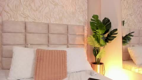 Snapshot of gaia_stonne chatting on April 23, 12:29 pm gaia_stonne online show from April 23, 12:29 pm