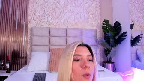 Snapshot of gaia_stonne chatting on April 24, 12:51 pm gaia_stonne online show from April 24, 12:51 pm