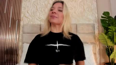 Snapshot of gaia_stonne chatting on April 27, 11:30 am gaia_stonne online show from April 27, 11:30 am