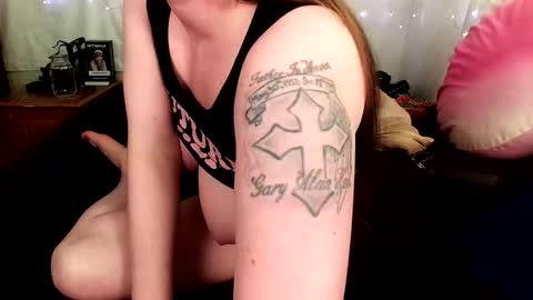 Snapshot of gamergirlroxy chatting on April 25, 8:06 pm GamerGirlRoxy online show from April 25, 8:06 pm