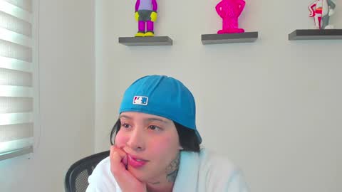 Snapshot of gangster_girl chatting on December 6, 4:28 pm GANG online show from December 6, 4:28 pm