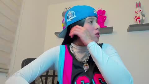 Snapshot of gangster_girl chatting on December 6, 11:47 pm GANG online show from December 6, 11:47 pm