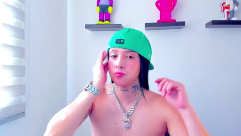 Snapshot of gangster_girl chatting on December 21, 2:37 pm GANG online show from December 21, 2:37 pm