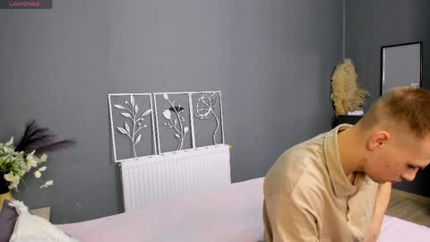 Max and Eva online show from April 4, 4:00 am