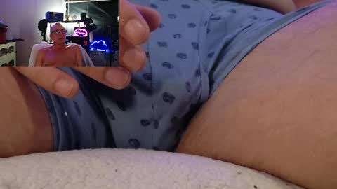 Snapshot of garnettrobert438 chatting on May 9, 7:19 pm garnettrobert438 online show from May 9, 7:19 pm