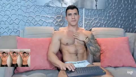 Snapshot of garret_alvin_ chatting on December 23, 3:07 am Garret online show from December 23, 3:07 am