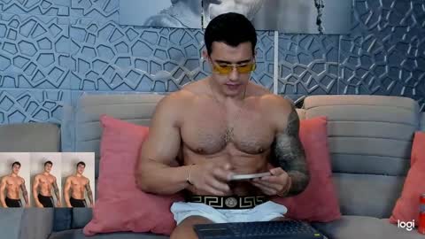 Snapshot of garret_alvin_ chatting on January 8, 6:31 am Garret online show from January 8, 6:31 am