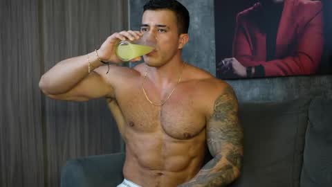 Snapshot of garret_alvin_ chatting on May 8, 9:20 pm Garret online show from May 8, 9:20 pm