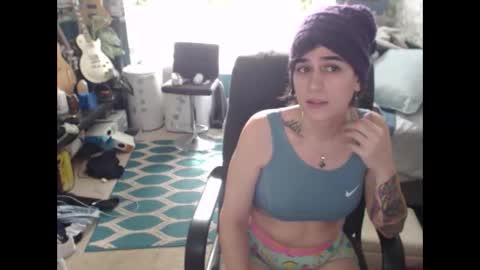 Snapshot of garthvoncoole chatting on November 17, 4:35 pm HarperxLotus online show from November 17, 4:35 pm