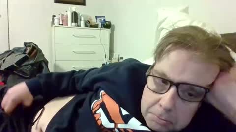 Snapshot of garyg930 chatting on December 6, 5:42 am Gary online show from December 6, 5:42 am