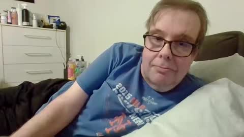 Snapshot of garyg930 chatting on January 8, 2:14 am Gary online show from January 8, 2:14 am