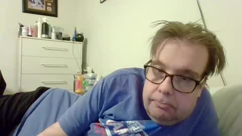 Snapshot of garyg930 chatting on January 12, 12:28 am Gary online show from January 12, 12:28 am