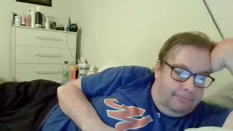 Snapshot of garyg930 chatting on January 13, 3:45 am Gary online show from January 13, 3:45 am