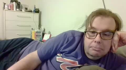 Snapshot of garyg930 chatting on January 19, 2:36 am Gary online show from January 19, 2:36 am