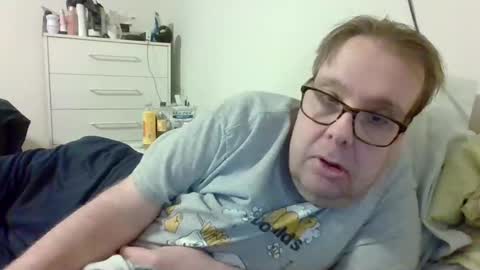 Snapshot of garyg930 chatting on February 3, 11:58 pm Gary online show from February 3, 11:58 pm