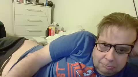 Snapshot of garyg930 chatting on February 19, 5:16 am Gary online show from February 19, 5:16 am