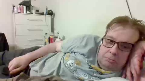 Snapshot of garyg930 chatting on February 25, 5:52 am Gary online show from February 25, 5:52 am