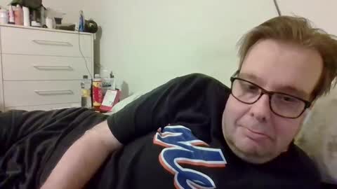 Snapshot of garyg930 chatting on February 28, 1:37 am Gary online show from February 28, 1:37 am