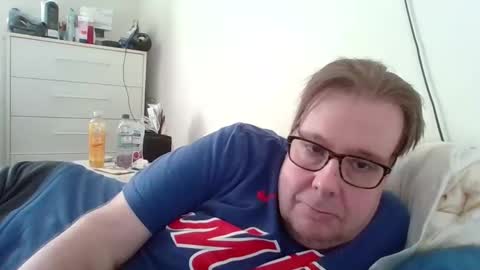 Snapshot of garyg930 chatting on September 11, 9:37 pm Gary online show from September 11, 9:37 pm