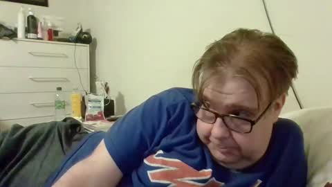 Snapshot of garyg930 chatting on September 28, 1:55 am Gary online show from September 28, 1:55 am