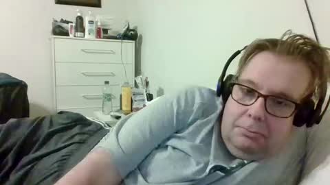 Snapshot of garyg930 chatting on October 7, 5:04 am Gary online show from October 7, 5:04 am