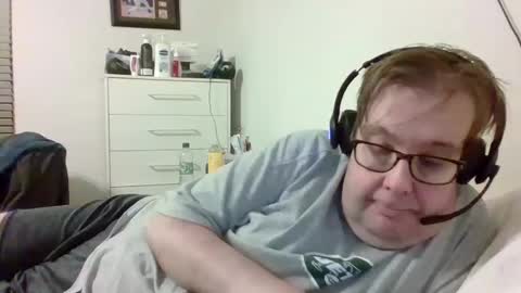 Snapshot of garyg930 chatting on October 8, 12:19 am Gary online show from October 8, 12:19 am