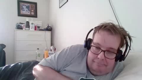 Snapshot of garyg930 chatting on October 8, 9:12 pm Gary online show from October 8, 9:12 pm