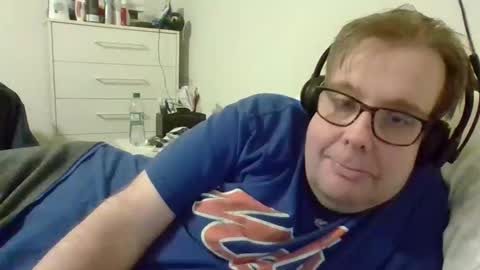 Snapshot of garyg930 chatting on October 16, 2:12 am Gary online show from October 16, 2:12 am