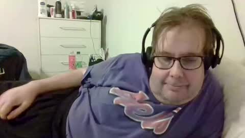 Snapshot of garyg930 chatting on October 19, 4:24 am Gary online show from October 19, 4:24 am