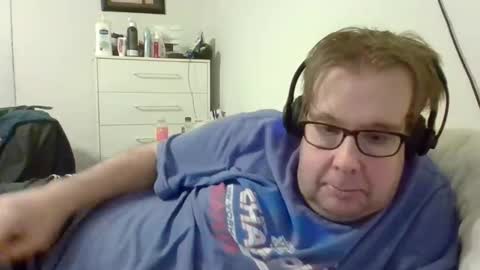 Snapshot of garyg930 chatting on October 25, 6:10 am Gary online show from October 25, 6:10 am