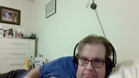 Snapshot of garyg930 chatting on October 26, 3:45 am Gary online show from October 26, 3:45 am