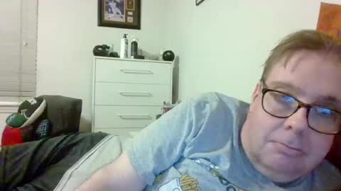 Snapshot of garyg930 chatting on July 3, 1:23 am Gary online show from July 3, 1:23 am