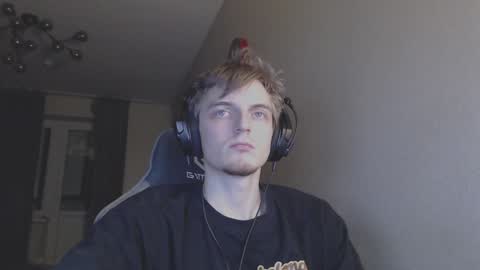 Snapshot of gasturfahe chatting on December 24, 11:22 pm gasturfahe online show from December 24, 11:22 pm