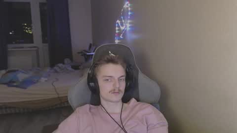 Snapshot of gasturfahe chatting on March 6, 8:16 pm gasturfahe online show from March 6, 8:16 pm