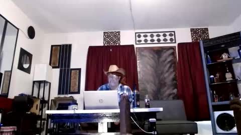 Snapshot of gatewaylaptop2019 chatting on October 27, 6:56 pm gatewaylaptop2019 online show from October 27, 6:56 pm