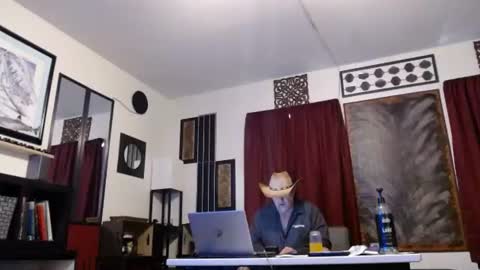 Snapshot of gatewaylaptop2019 chatting on April 23, 9:28 pm gatewaylaptop2019 online show from April 23, 9:28 pm