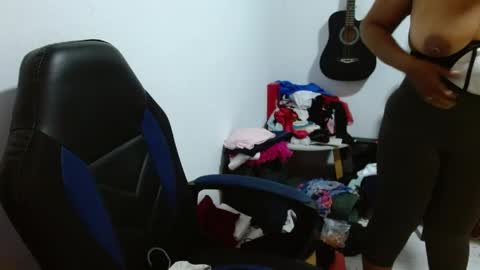 Snapshot of gatika_sexy chatting on April 19, 11:53 am katia online show from April 19, 11:53 am
