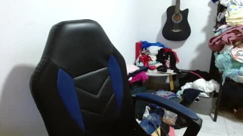 Snapshot of gatika_sexy chatting on April 19, 7:38 pm katia online show from April 19, 7:38 pm
