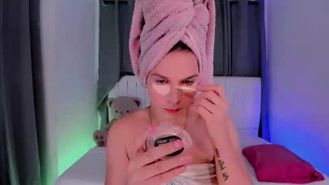 Snapshot of gatitavenecis1 chatting on March 2, 7:32 pm Vnecis Marn online show from March 2, 7:32 pm