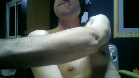 gauchors21 online show from June 13, 3:04 am