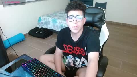 Snapshot of gay_in_purple chatting on December 5, 1:25 am Matt male pronouns please online show from December 5, 1:25 am