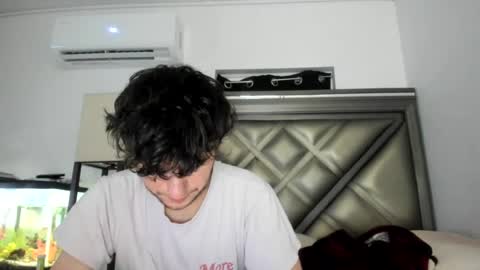 Snapshot of gayndepressed chatting on July 4, 3:56 am Trace online show from July 4, 3:56 am