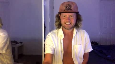 gcsurfer81 online show from February 18, 8:32 am