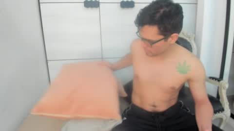 Snapshot of gean_mclovin chatting on April 24, 10:34 pm Gean Mclovin online show from April 24, 10:34 pm