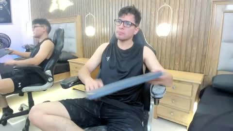 Snapshot of gean_mclovin chatting on May 4, 7:21 pm Gean Mclovin online show from May 4, 7:21 pm