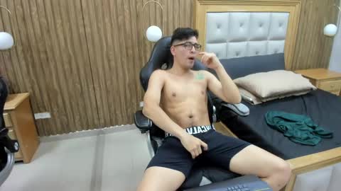 Snapshot of gean_mclovin chatting on May 10, 7:30 pm Gean Mclovin online show from May 10, 7:30 pm
