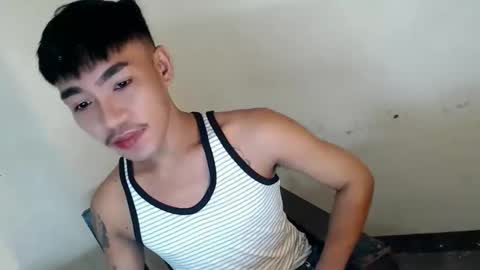 Snapshot of gelluxxx chatting on April 4, 4:48 pm gelo online show from April 4, 4:48 pm